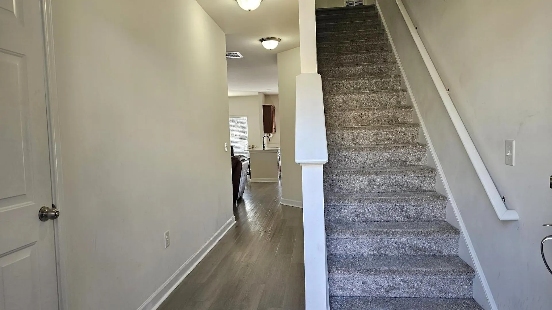 Charlorre Townhome - 1Br Pet Friendly Charlotte Apartment