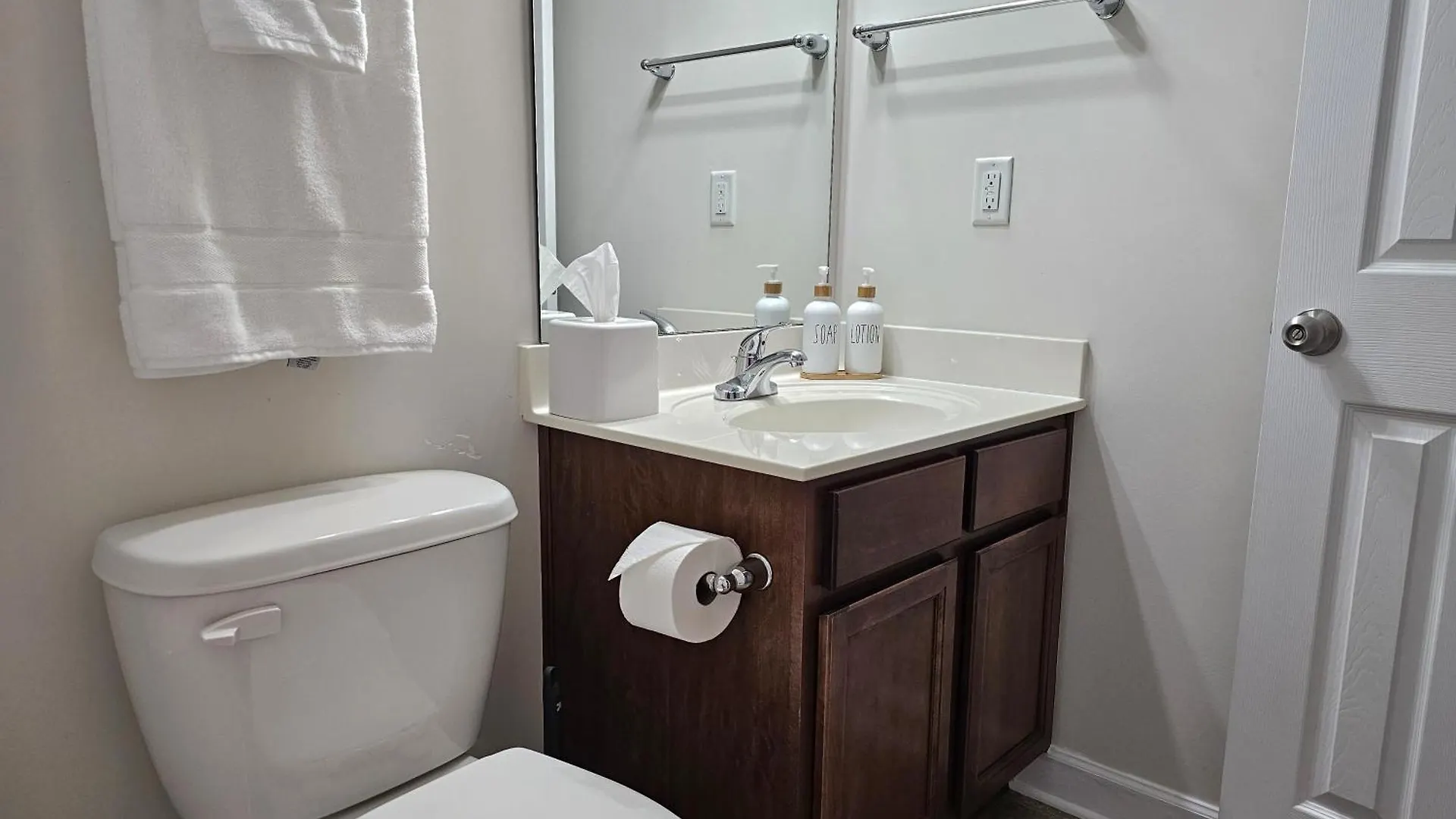 Charlorre Townhome - 1Br Pet Friendly Charlotte
