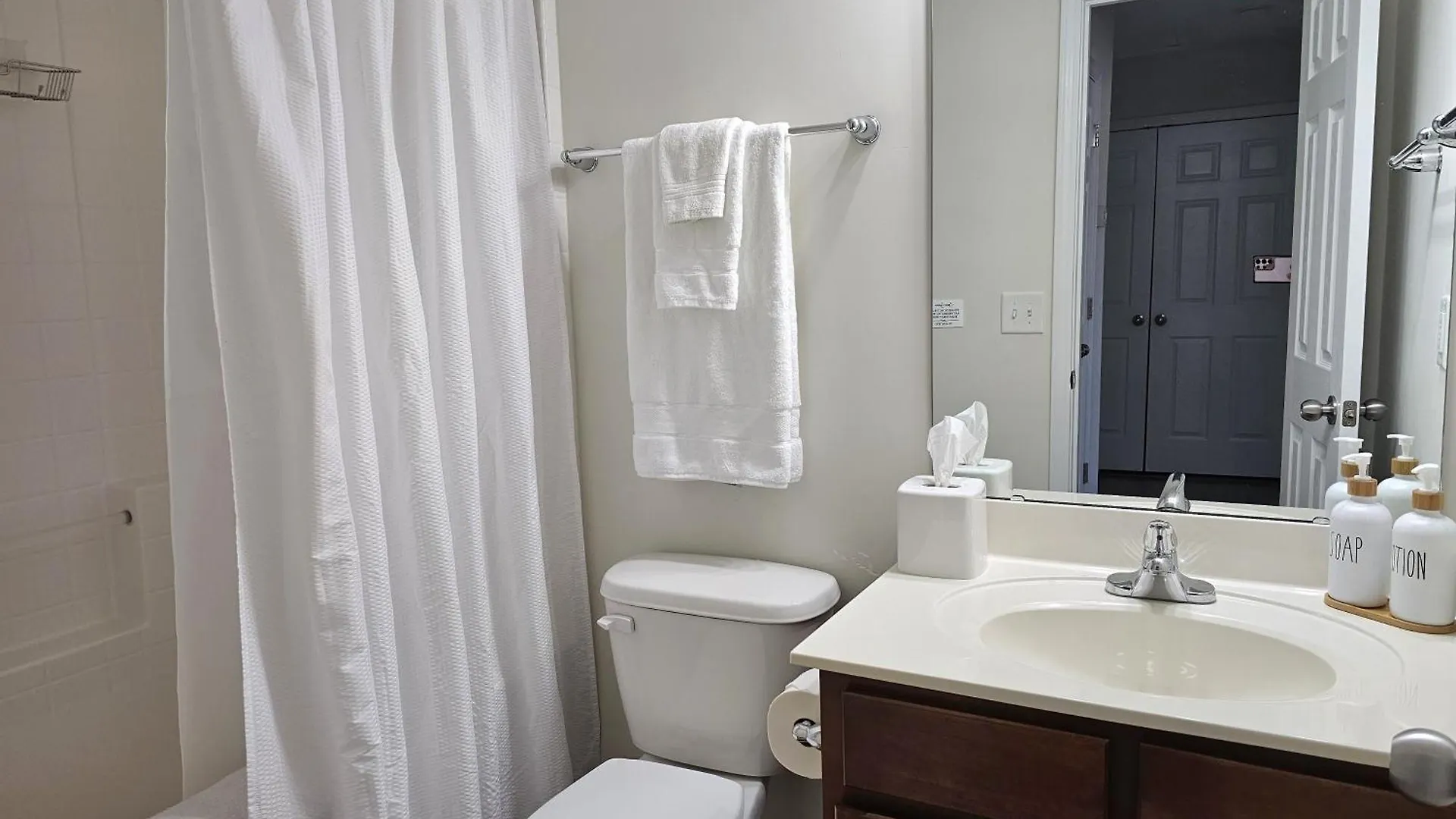 Charlorre Townhome - 1Br Pet Friendly Charlotte 0*,  United States